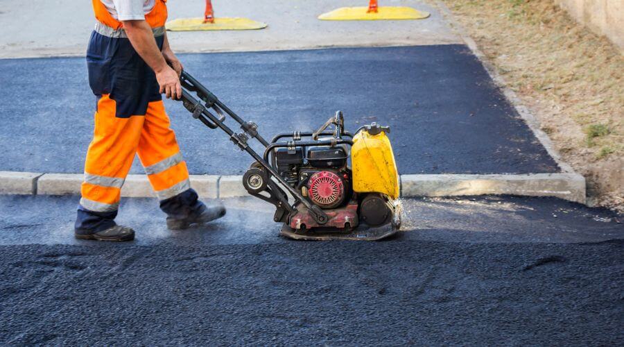 Professional gutter cleaning in Evart, MI